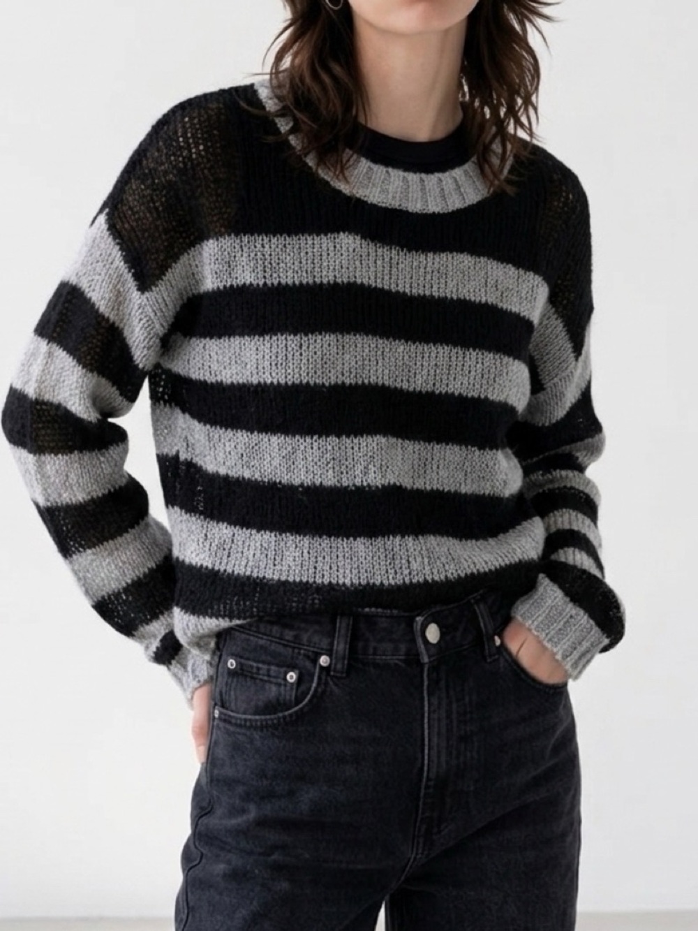 Edikted Crew Neck Sweater Size Large